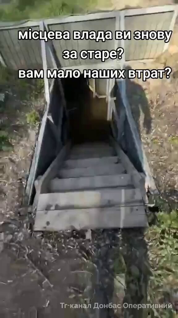 🤬 Води по груди: офіцер командування штурмових військ ЗСУ Денис Ярославський показав взводний опорний пункт на Харківщині за 2 млн грн, побудований Ізюмською військовою адміністрацією, який затоплює грунтовими водами