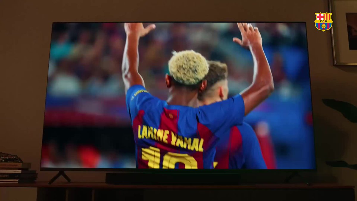 Experience every moment as if you were right inside the stadium with #AmbilightTV 📺⚽