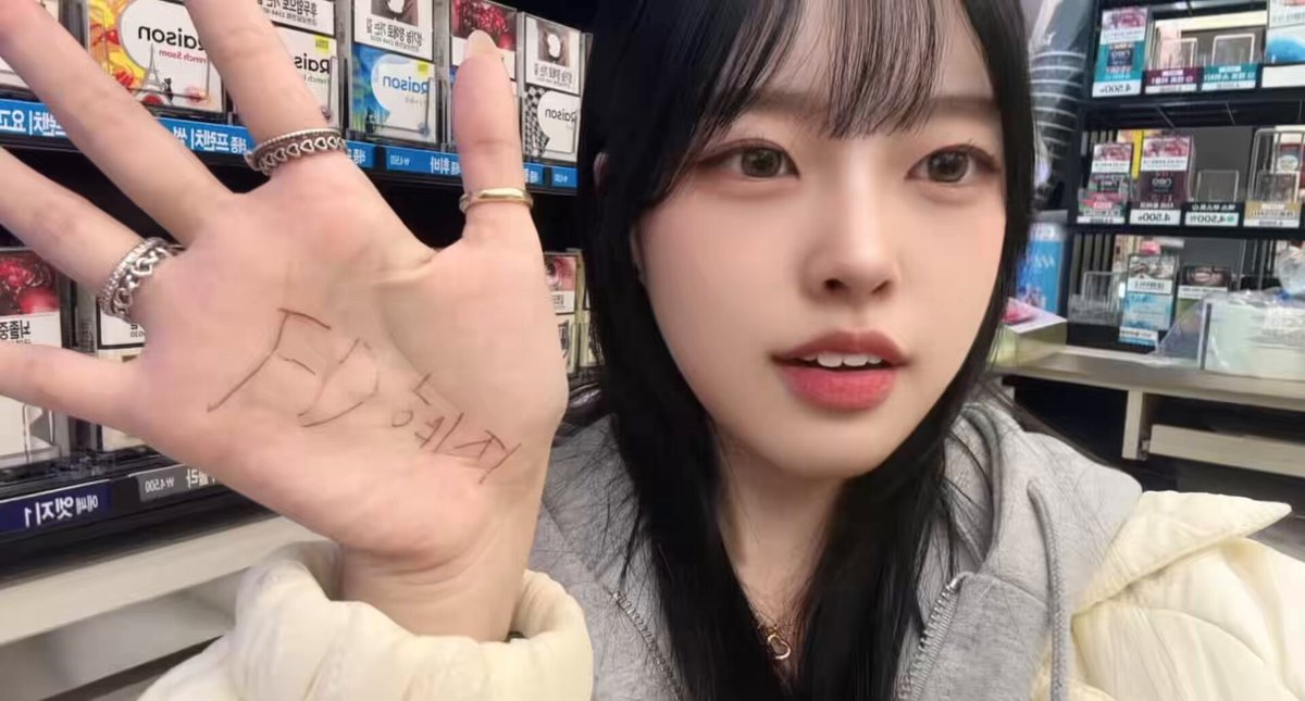 사진 다 본인 맞고 계좌명 본인 여자 맞음 더 이상 ai 넷카마 말하면 그냥 차단엔딩 프로필로 1(10$) 대화비 미지참시 답장 없음 #핀돔 #핀섭 #atm #자지갑 #호구 #상납 #인증 #dm #발걸레 #라인 #paypal #맘눌뎀
