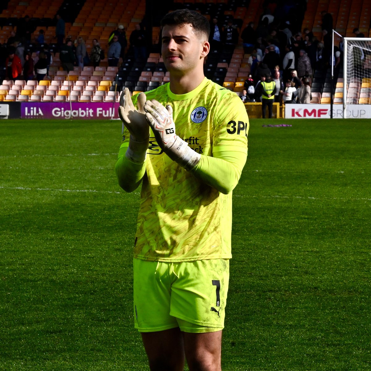 A ridiculous Sam Tickle save at the death. 😮💨 #wafc 🟣⚫️