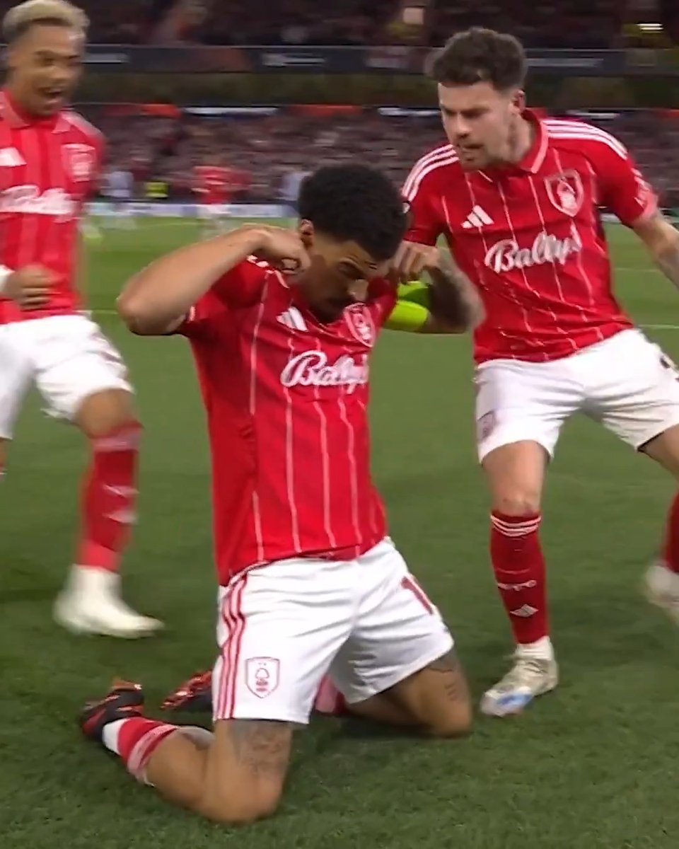 Gibbs-White manifesting 😌 #UEL | Nottingham Forest