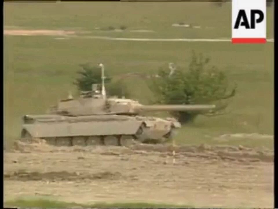 Archival footage shows two AMX-40s (a prototype and a pre-production tank) in a mobility demo at Suippes during the Satory XI show in 1987. The French-made most advanced MBT of the '80s, AMX-40 were sent to Saudi Arabia that summer for trials against the M1A1 Abrams and others.