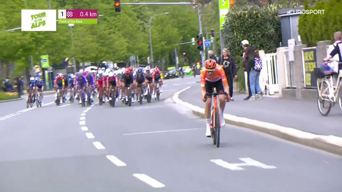 TOMA, TOMA, TOMA 🤯 Tomasso Dati (Team UKYO) niega la victoria a Pidcock y Arensman en Innsbruck y es el primer líder del Tour de los Alpes. 🚴♂️ Lo has visto en Eurosport.es y HBO Max España. #TotA