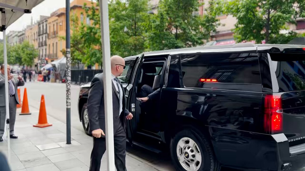 El secretario Marcelo Ebrard C. y el embajador Greer (United States Trade Representative) arribaron a Palacio Nacional para reunirse con la presidenta Claudia Sheinbaum Pardo, en el marco del diálogo entre México y EE.UU. para avanzar en temas estratégicos de la relación comercial y el proceso de revisión del #TMEC.