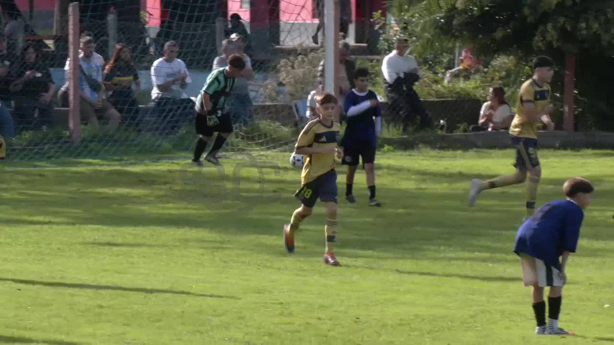 ยกPintita tiene! El apellido GAGO sigue vigente en Boca: Mateo, hijo de Fernando, luciรณ la nรบmero 18 en la categorรญa 2013 del Xeneize (su DT es Nahuel Fioretto) y marcรณ dos goles vs. EPARD.