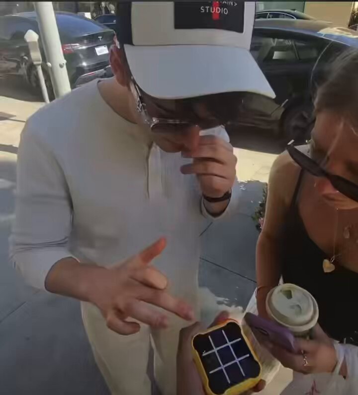 Noah randomly playing a game with someone on the street😭😭