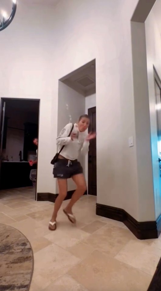 😂 Tony Stewart loves pranking Leah Pruett. 🎥: tsrsmoke