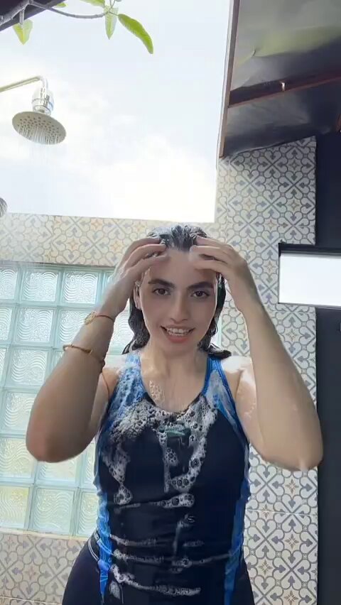 وصلت فيها تصور بالحمام ؟وش الي وصلها لهالمرحلة؟