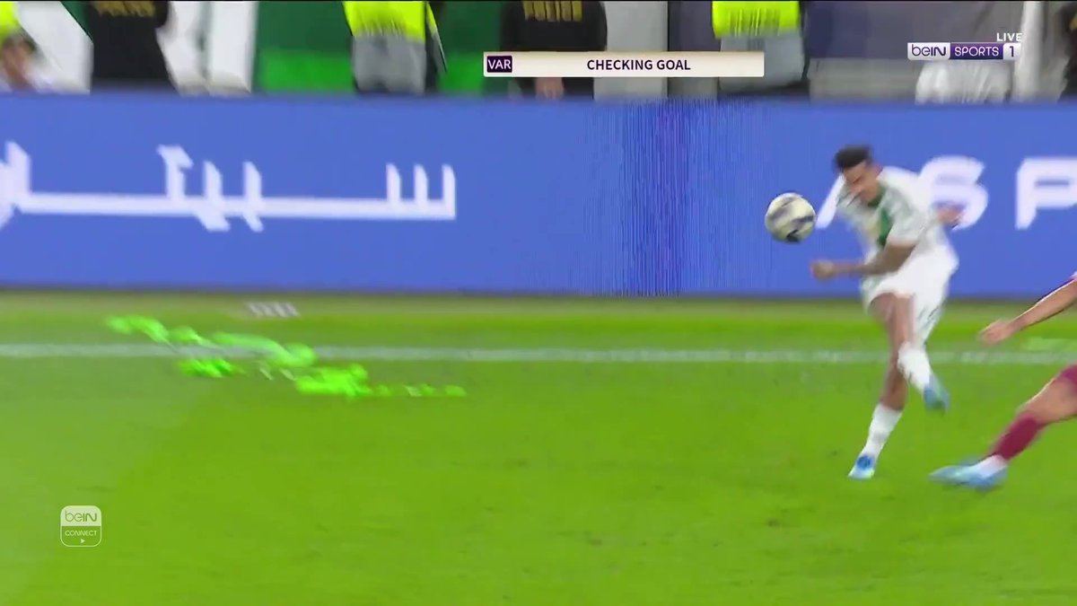 على فكرة الي يبي الاهلي يخسر بالنهائي لازم يتأهل شباب الاهلي بالنسبه لي لو تأهل ماتشيدا بكرة بسكب للنهائي، حراس اندية الشرق سيئين جدا كاواساكي فيسيل كوبي جوهور ماتشيدا حراس تافهين وأقرب دليل حارس فيسيل كوبي دخل عليه هدفين مضحكة ماتدخل على حارس عمارة