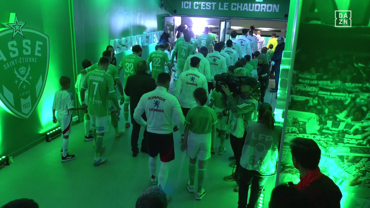 L’entrée des joueurs il y a un an pour le derby avec les différents plans sur les tifos… juste sublime ! 🤩💚🤍