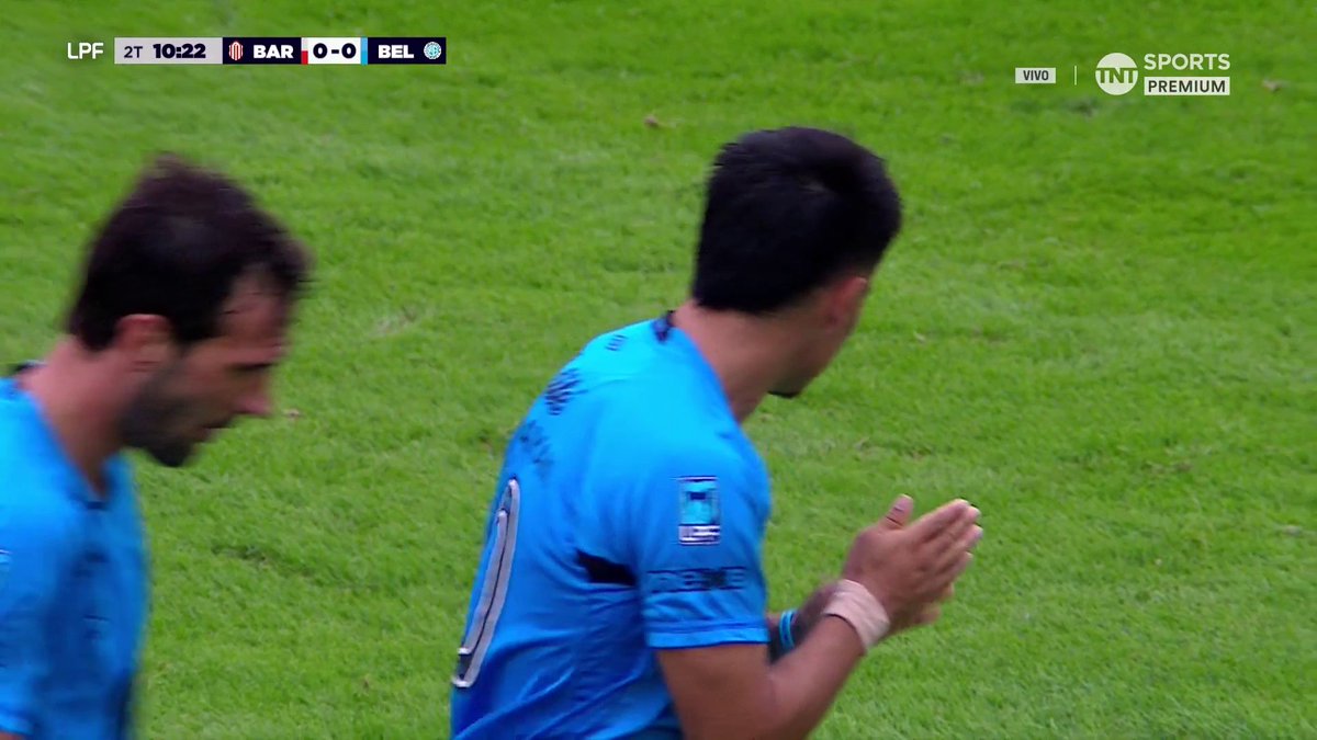 En serio vos a ves a este pibe hacer cosas como estas y decidis sacarlo a los 67 minutos cuando era el unico que intentaba algo diferente? No se que vera Zielinski pero me tiene cansado, lo odia a Hernandes.