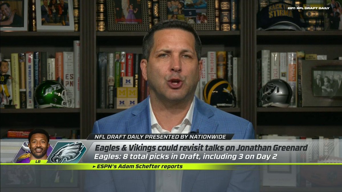 What should Howie Roseman and the Eagles do on draft day? 🤔 The NFL Draft Daily crew discuss Philadelphia's possibilities 🦅