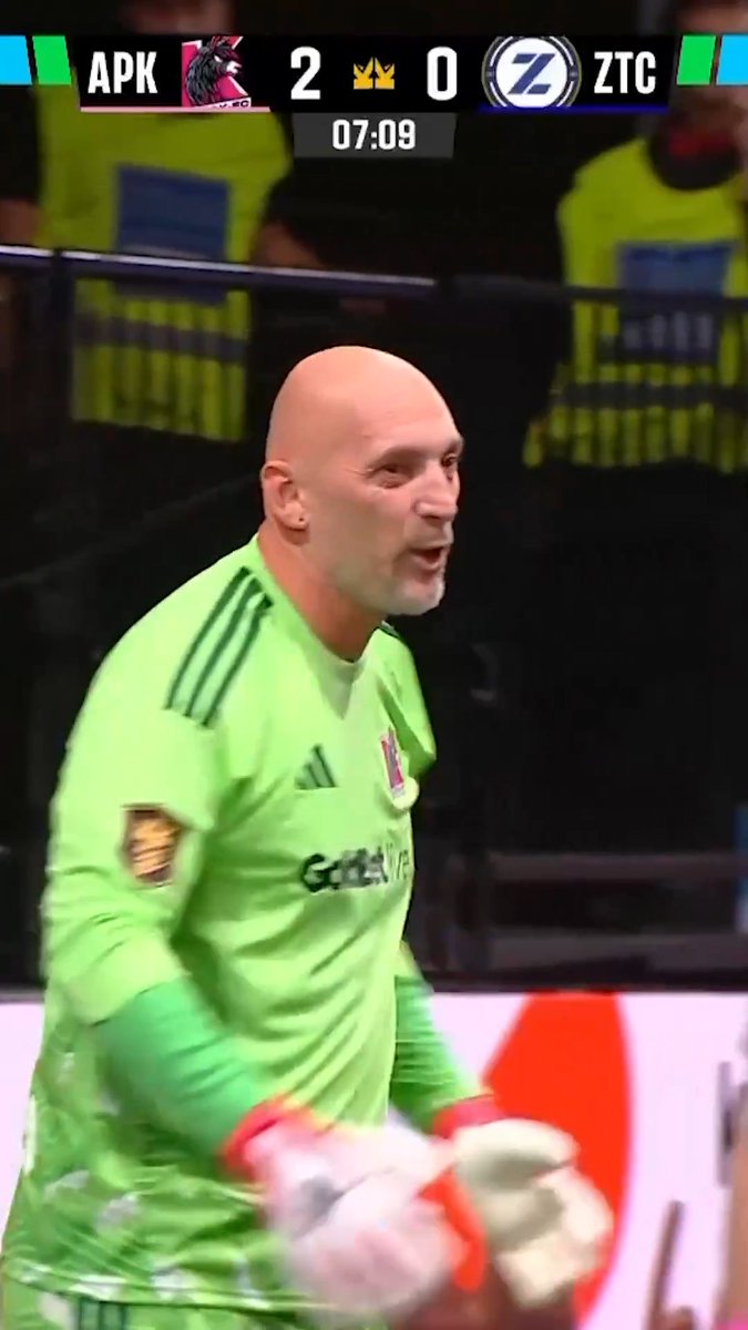 Ce l'ha ancora Christian Abbiati 🧤 Guarda la #KingsLeague LIVE e GRATUITAMENTE su #DAZN