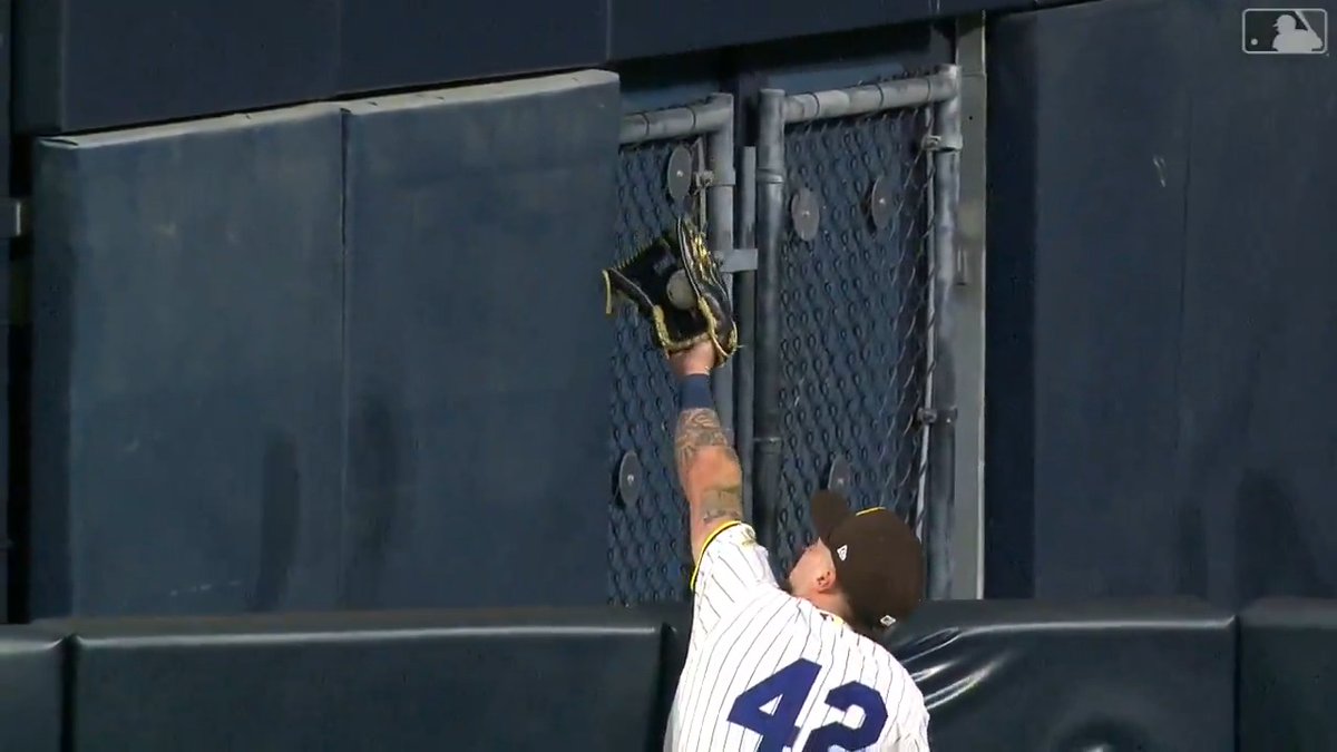 MERRILL MADNESS 😤 Jackson Merrill's home run robbery of Julio Rodríguez is the Play of the Week!
