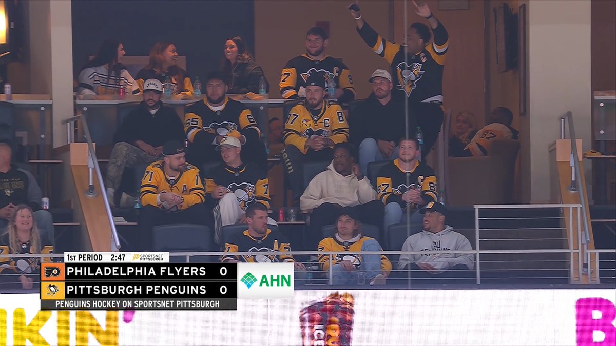 When you play Pittsburgh, you play the whole city 👊 Pittsburgh Steelers in the building tonight, Pittsburgh Pirates showing their support from afar