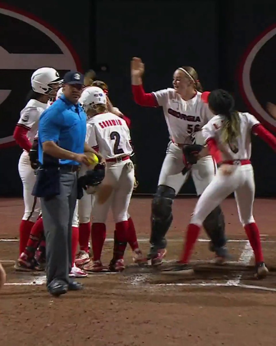 DAWGS TIE IT UP 😱 Georgia Softball