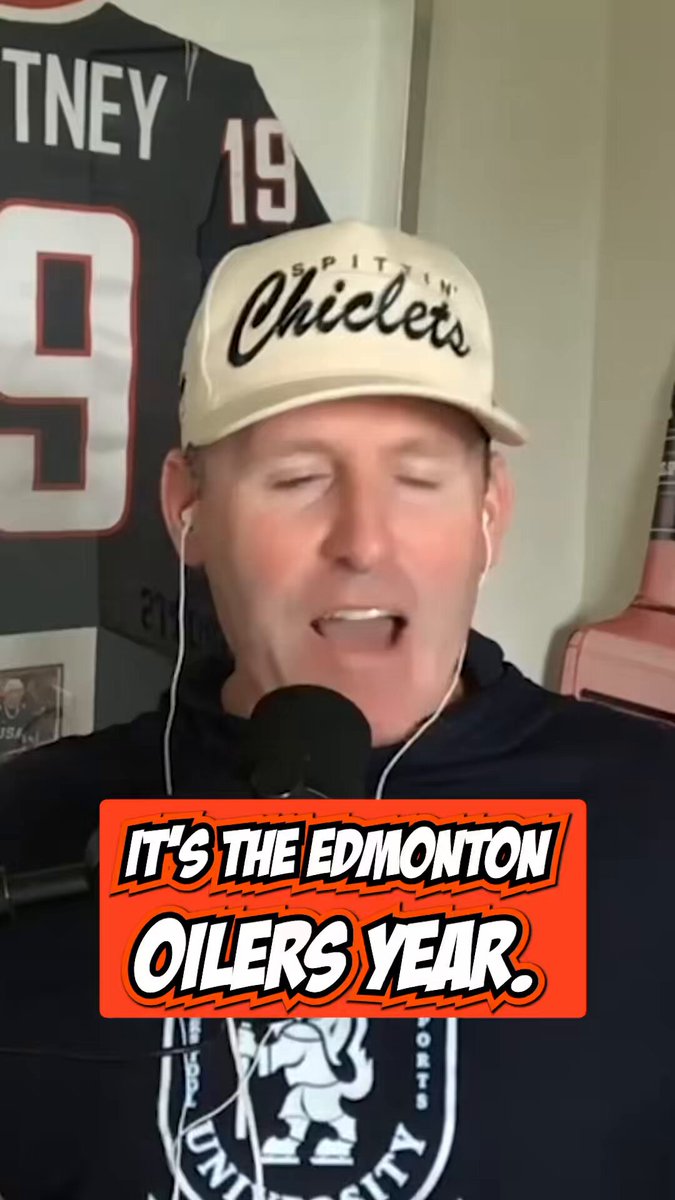 The pregame nap is in, and the Whitdogg is ready for Oilers playoff hockey 🍿