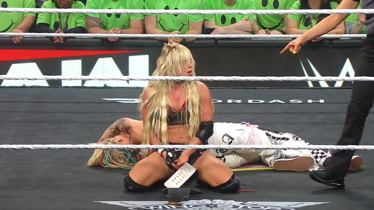 Zaria just attacked Sol Ruca!!! 😱😱 Sol Ruca | ZARIA | #RawAfterMania