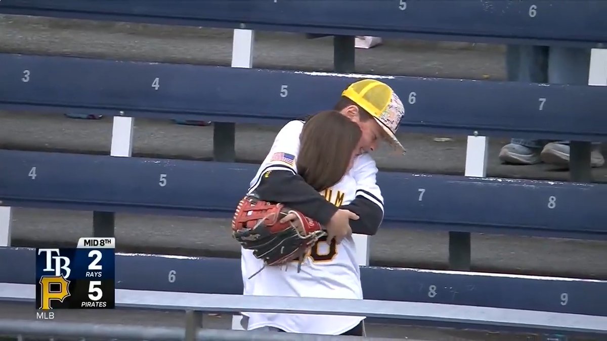 A young fan at a Pittsburgh Pirates game was spotted wearing a jersey with the number 28 by outfielder Jake Mangum himself. He threw a ball towards her, caught by the girl’s big brother, who handed it to her. David Muir shares the sweet sibling moment.