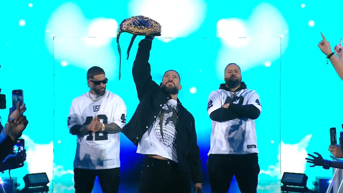 ☝️ ☝️ ☝️ Back like old times. The Usos | Roman Reigns | #RawAfterMania
