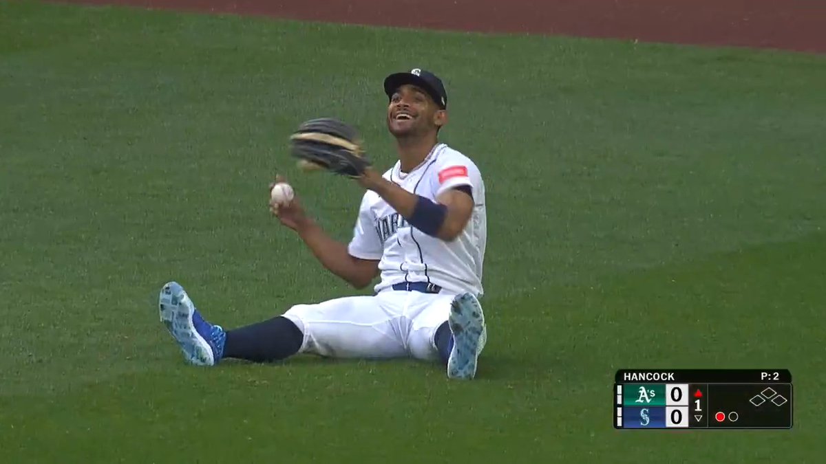 無回転でとんでもない動きをする打球... しかし、フリオがナイスキャッチ💥 🎥MLB #マリナーズ
