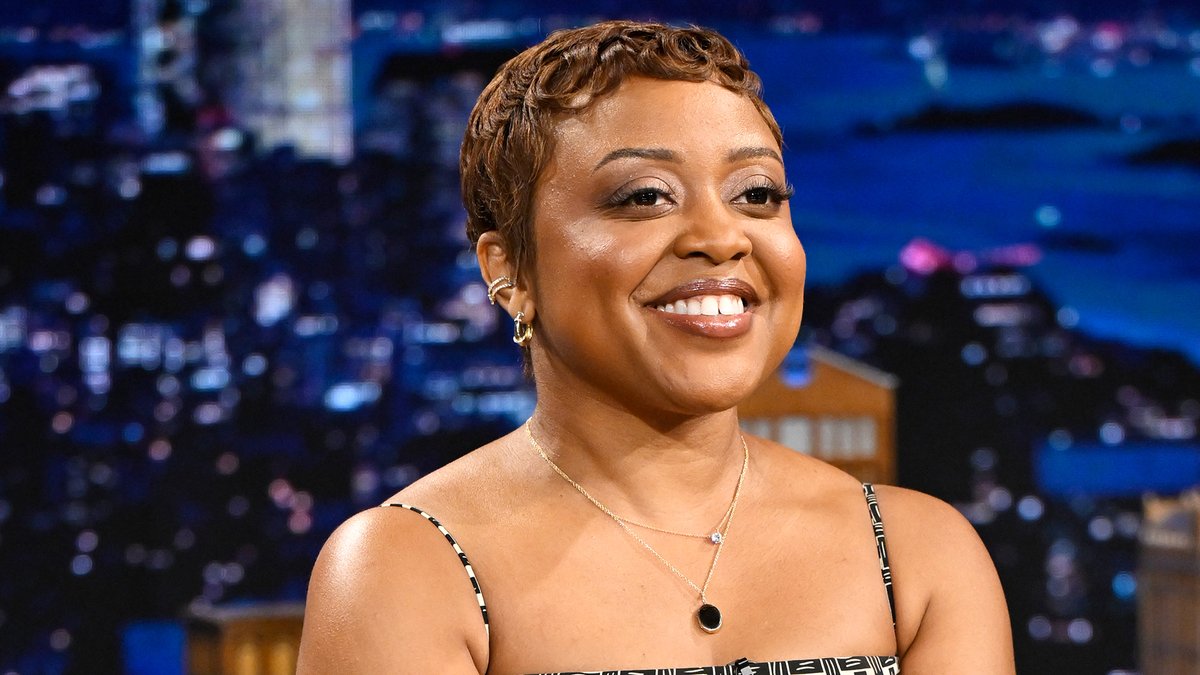 An Abbott Elementary fan demanded Quinta Brunson get Janine and Gregory back together 🤣 #FallonTonight #AbbottElementary