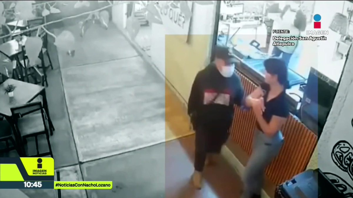 Un asalto casi se convierte en la privación de la libertad de una mujer en una pizzería en #Chimalhuacán, #Edomex. En tan solo 30 segundos, dos hombres ingresaron al lugar con un arma de fuego e intentaron llevársela con violencia. Todo lo grabó la cámara de seguridad:
