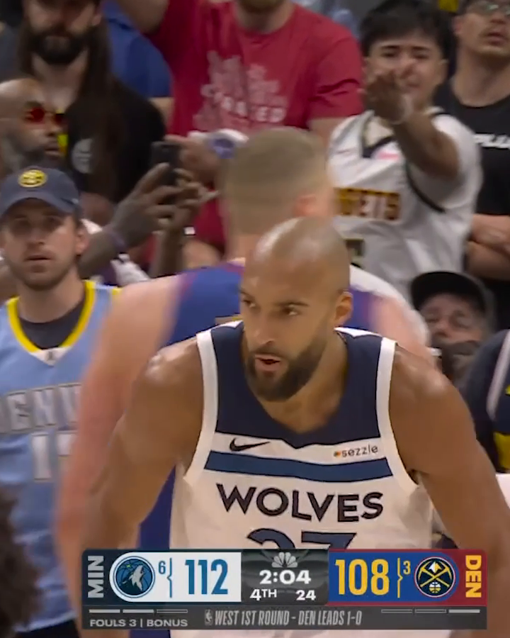 GOBERT AND JOKIC EXCHANGE POSTERS 🤯 BATTLE OF THE BIGS 🍿