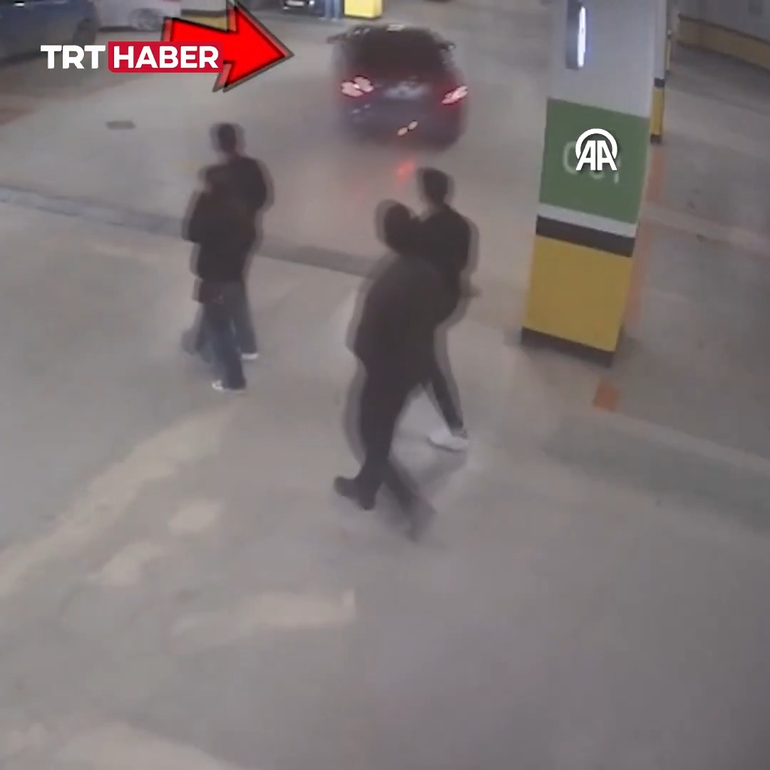 İstanbul Sarıyer'de bir AVM otoparkında drift yapan 5 sürücüye 700.000 TL ceza kesildi.
