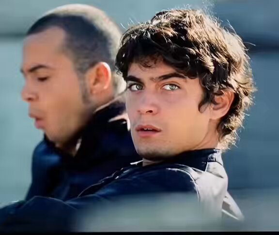 adesso va bene tutto ma non si infama baby cosi, chi se ne frega di george quando c’era riccardo scamarcio nel prime