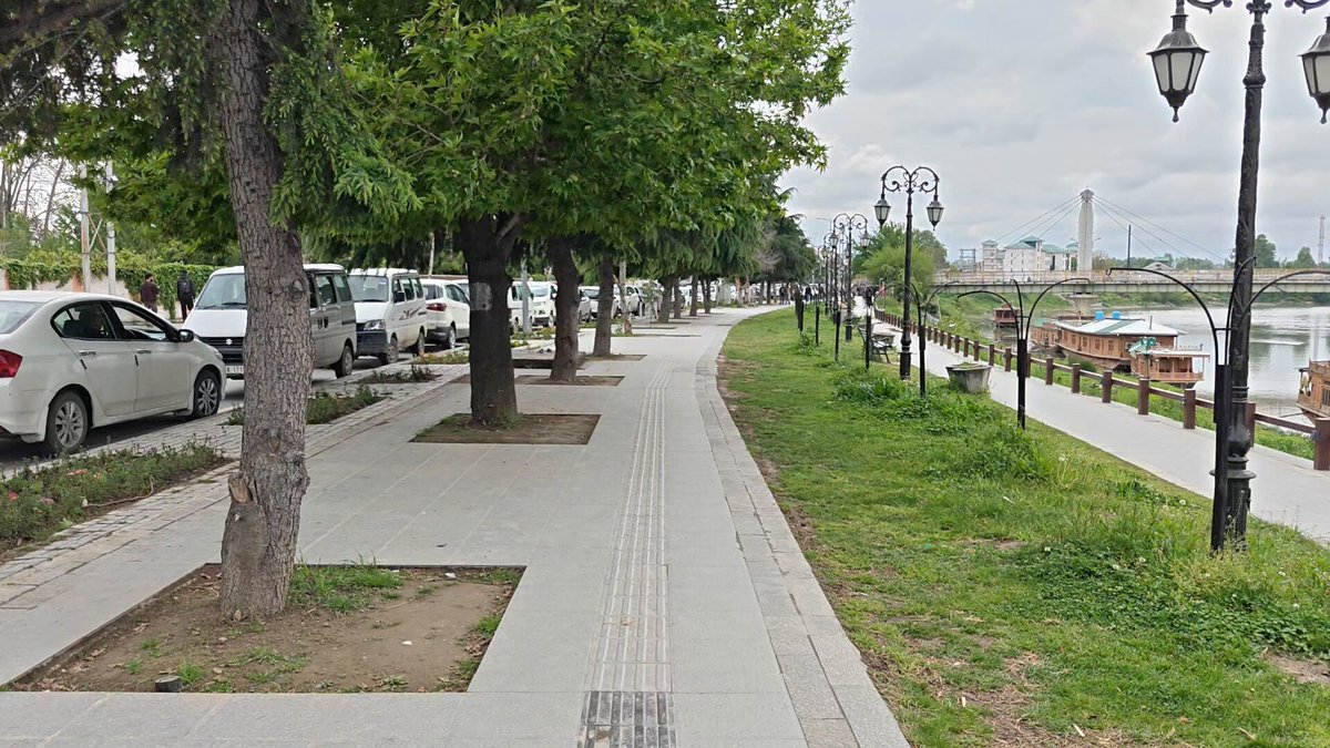 This is how we develop a river front. 📍 Jhelam Riverfront, Srinagar, JK Imagine Ganga riverfront like this.