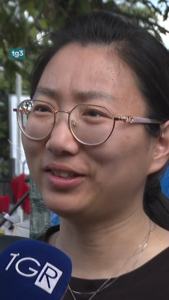 Si chiama Ruòmo ed è la prima lavoratrice di nazionalità cinese a rivolgersi a un sindacato dopo essere stata licenziata. #Tg3