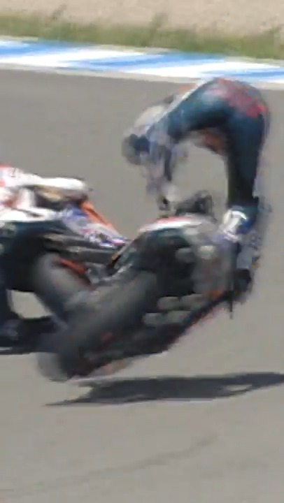 Last lap drama in 1996! 🔥 Criville and Doohan were going head-to-head until this happened 💥 #SpanishGP 🇪🇸