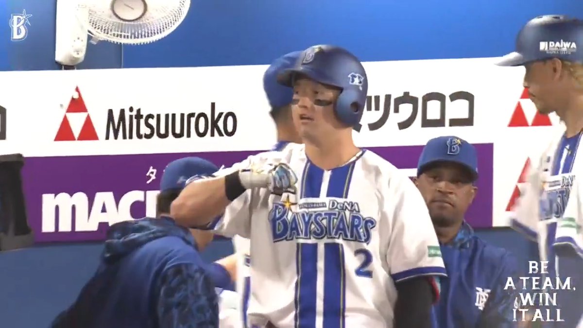 本日バースデーの #牧秀悟 選手🎂 一死1塁からアウトコースボール気味のストレートを弾き返しライトスタンドへ🌈 自らの祝砲で1点差に🎆 3回裏 DB 2 - 3 T #横浜スタジアム #baystars