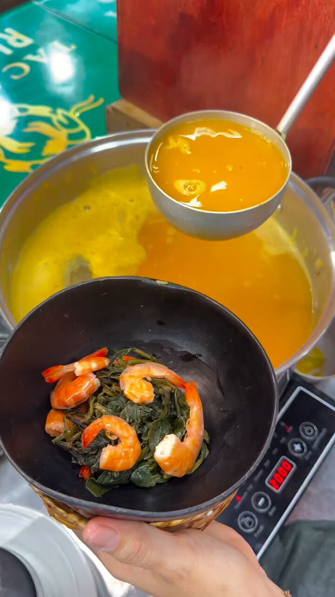 Isso que é tacaca??? E que gel é aquele ali??? Desculpa, ficou estranho.