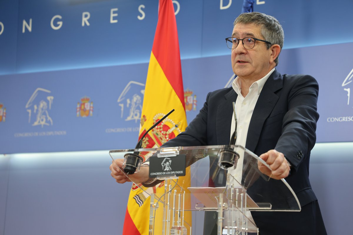 ❌Dijeron que no pactarían con la extrema derecha y en Extremadura tardaron lo que se tarda en firmar un papel. No es moderación, es sumisión. El PP ha decidido que su único proyecto es entregar los derechos de los extremeños y extremeñas a cambio de sillones.