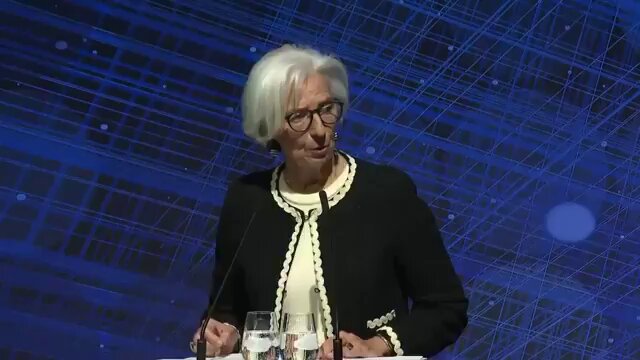 🚨 RATIONNEMENT POUR LES FRANÇAIS… MAIS 18 MILLIARDS POUR L’UKRAINE ? Christine Lagarde nous annonce tranquillement : « Si la perturbation perdure, l’ajustement passera par un rationnement ! » Traduction : on va encore nous demander des efforts sur l’énergie, la nourriture, la liberté… Et dans le même temps, le gouvernement balance **18 milliards d’euros** à fonds perdus à l’Ukraine. Priorité aux nôtres ? Non. Priorité à la guerre, à la corruption et à l’euromondialisme. Les Français qui bossent et qui roulent tous les jours vont encore trinquer… pendant que les élites déconnectées continuent leur fuite en avant. Les Gueux, ça suffit. ✅ Exigeons : - Arrêt immédiat des versements à l’Ukraine - Priorité absolue au pouvoir d’achat des Français - Sortie de l’UE pour reprendre le contrôle de notre argent et de notre énergie On ne lâche rien. Partagez si vous en avez marre. 👇 #Lagarde #Rationnement #Ukraine #GaspillagePublic #Gueux #FranceDabord