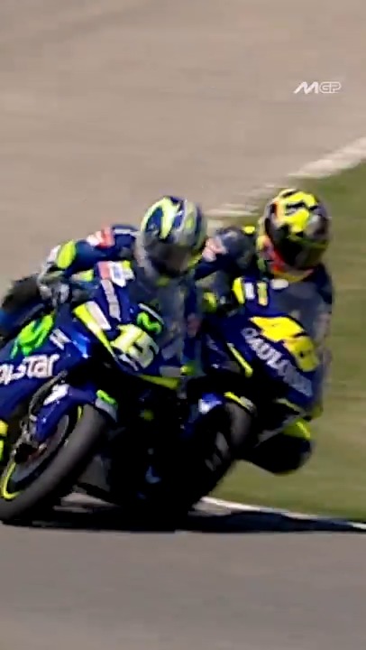Jerez 2005. Last lap. Rossi and Gibernau. Simply ICONIC 🔥🔥🔥 #SpanishGP 🇪🇸 #MotoGP