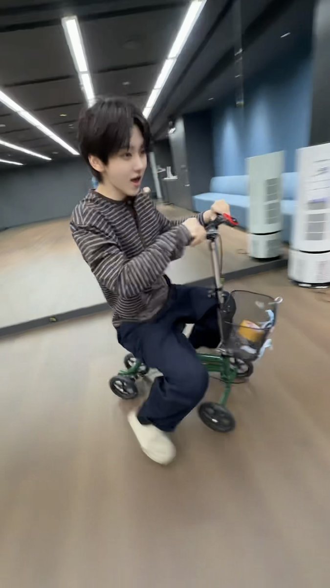 모씨모씨 챌린지가 이거 맞나요 #KickFlip #킥플립 #Kyehoon #Donghwa