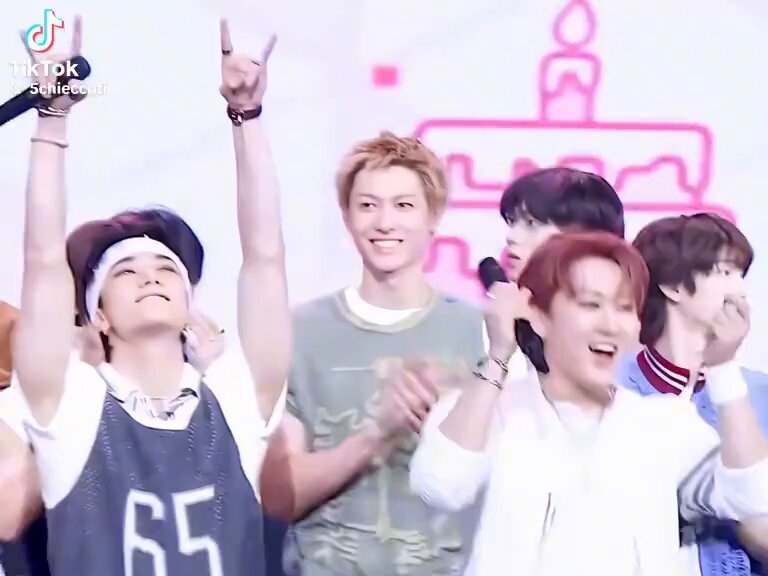 even when other groups win, martin still smiles... imagine cortis getting their first win 😭
