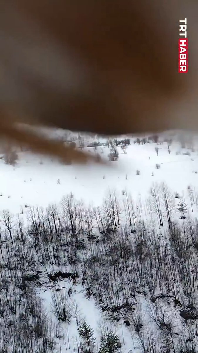 🔴Erzincan Refahiye’de çekim yapan bir vatandaş, dronunu bir kartala kaptırdı. Kartalın zirveye bıraktığı dronuna ulaşmak için tam 4 saat boyunca dağa tırmanan vatandaş, sonunda cihazına ulaştı.