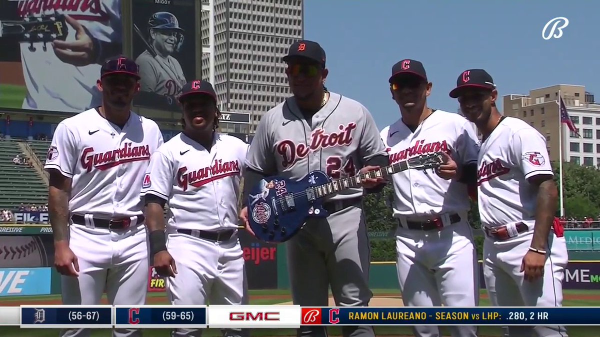 When Miguel Cabrera was jokingly ready to square up with Jose Ramirez while receiving his retirement gift 😂 (This was after the Ramirez-Anderson fight)