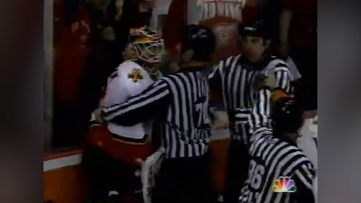 Jamie McLennan played the final game of his NHL career on this day in 2007. He went out in style 😂