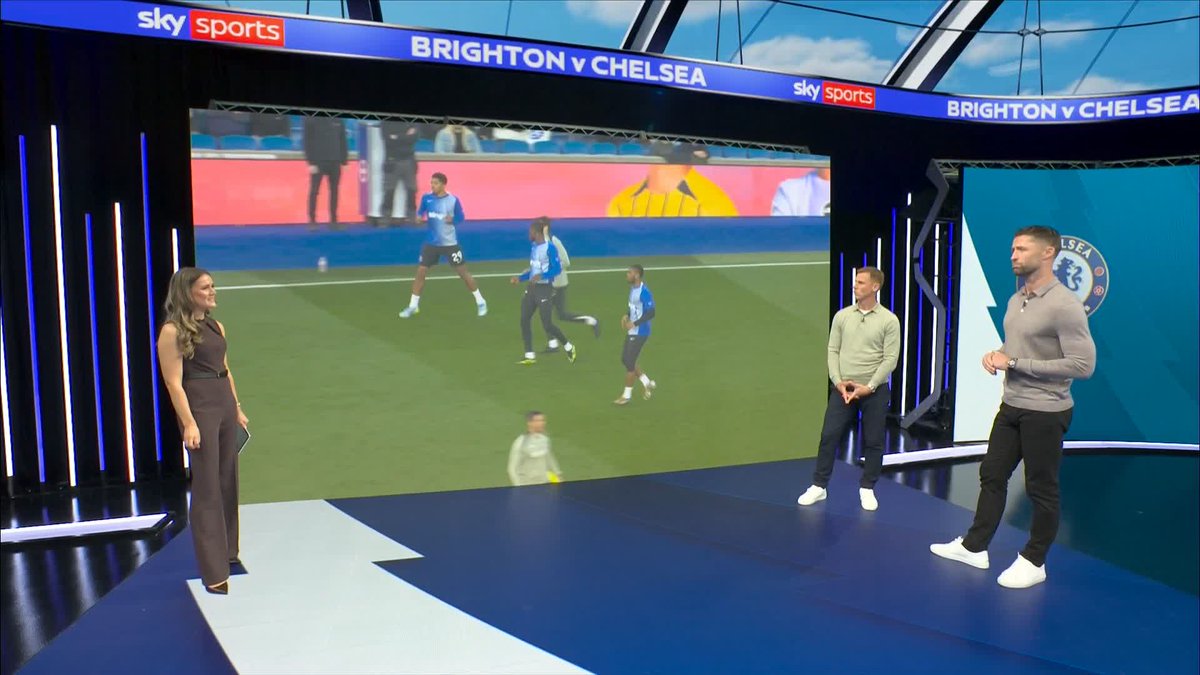 A change of shape for Chelsea? 👀 Gary Cahill has noticed the Blues warming up with a back three 3️⃣