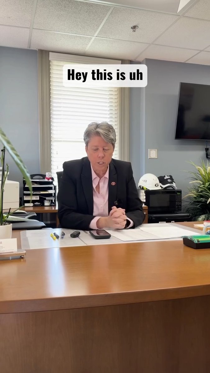 Grab the tissues 🥹 We have our inaugural class for University of Georgia School of Medicine! Dean Shelley Nuss personally called the newly admitted students today to let them know. We’re looking forward to welcoming these students to campus in the fall! 🩺