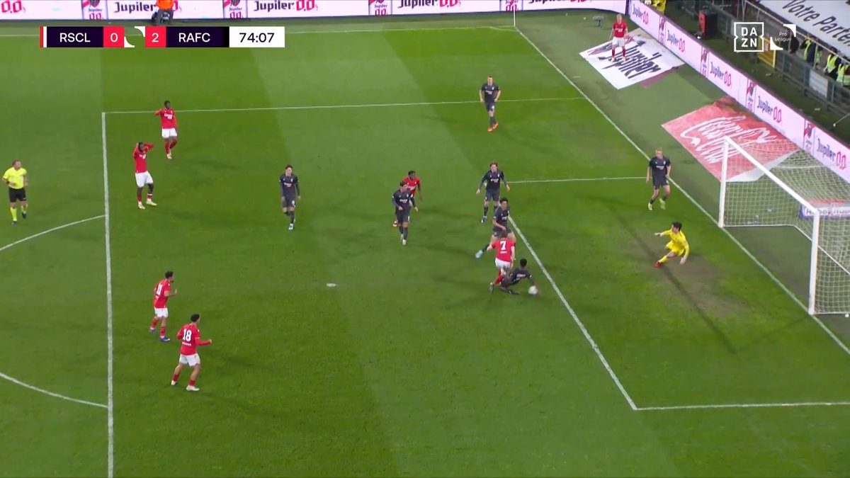 🧐 | Jij bent de scheidsrechter: penalty voor Standard de Liège of niet? ✋💢 #STAANT