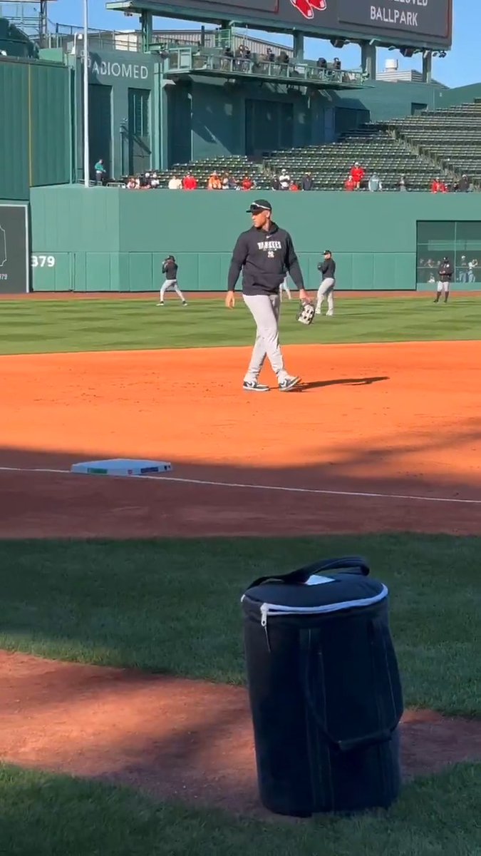 Aaron Judge taking reps at third base for the Yankees? 😳