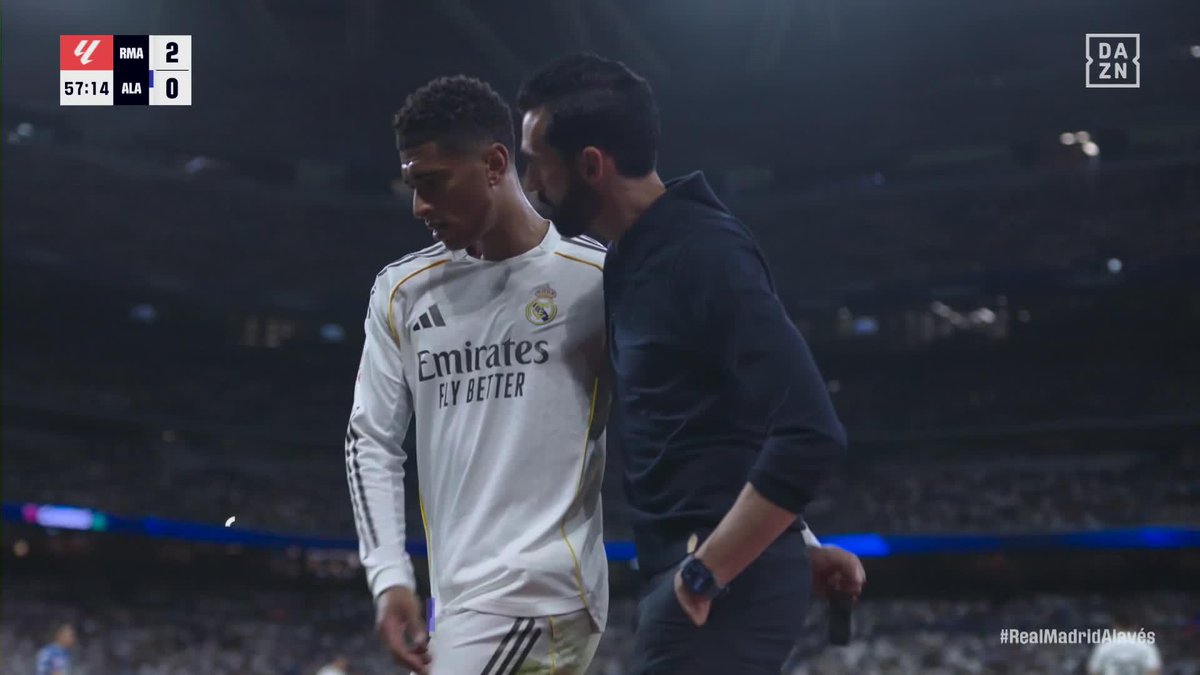 El momento entre Álvaro Arbeloa y Jude Bellingham en el cambio del inglés #LALIGAenDAZN ⚽