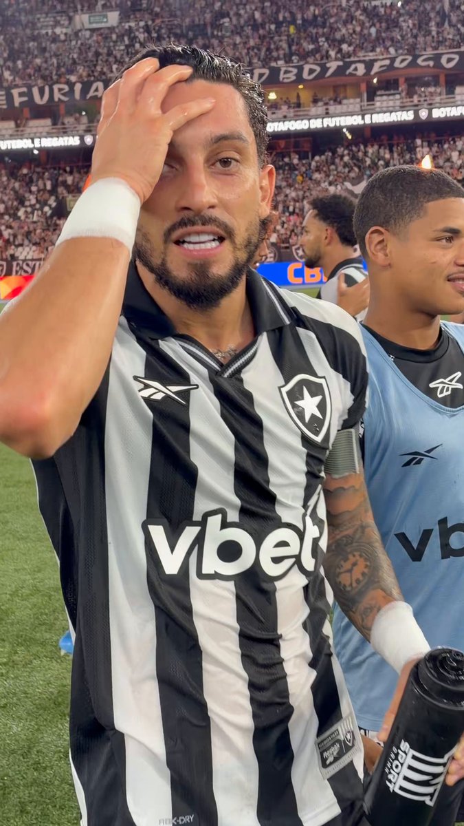 PRIMEIRO DE CABEÇA NA CARREIRA E LOGO O DA VITÓRIA! VOCÊ É ILUMINADO, TELLES! 🌟⚽️ #VamosBOTAFOGO