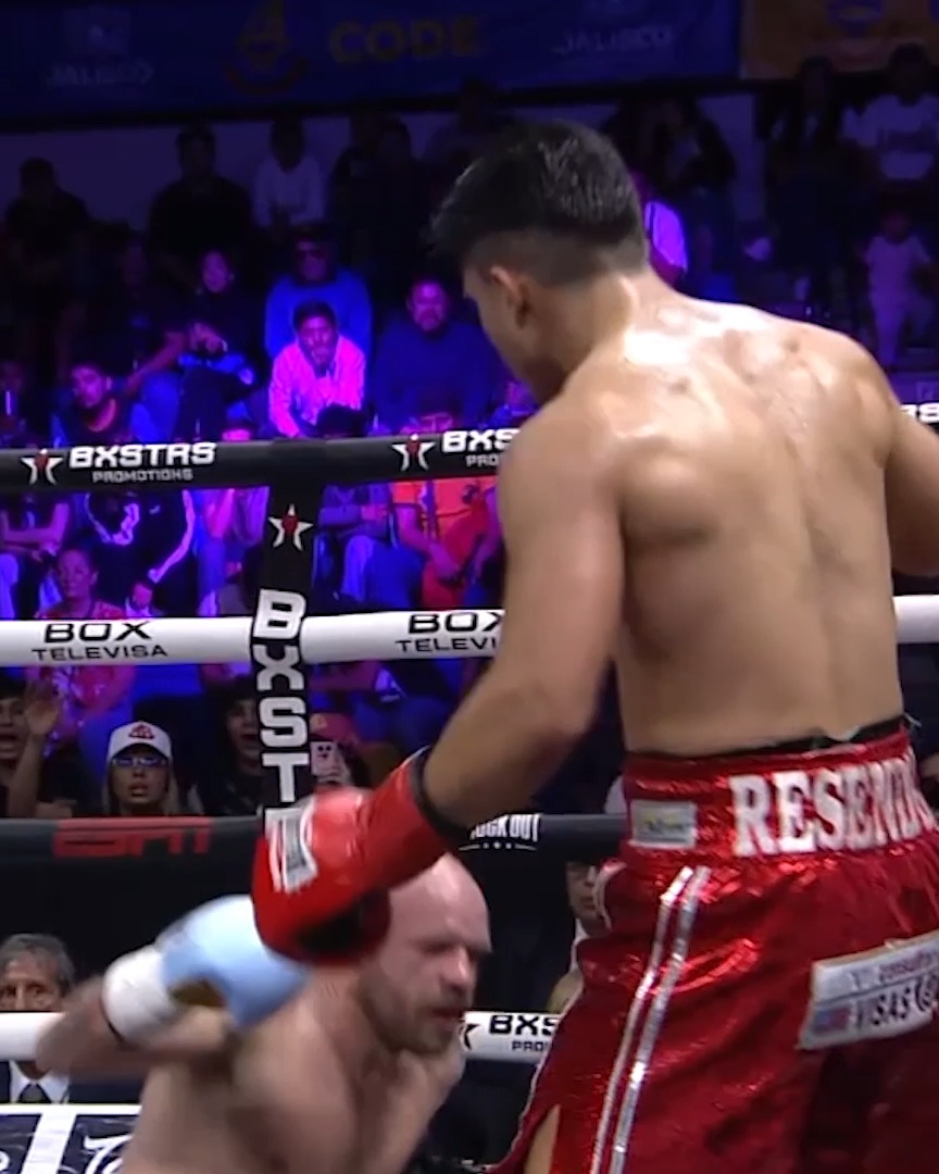 Left or right hand, Armando Resendiz can crack. 🧨🇲🇽 #ResendizMunguia #BenavidezZurdo May 2 Live on PPV